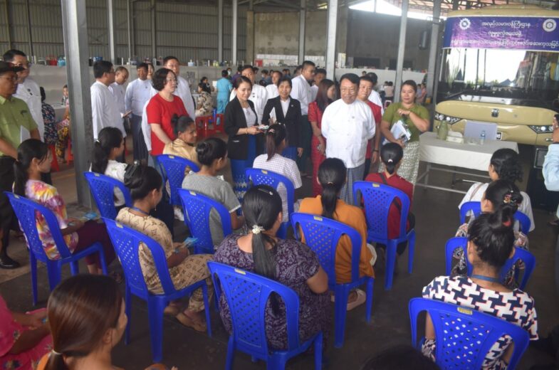 လူမှုဖူလုံရေးအကျုံးဝင်အာမခံအလုပ်သမားများ လုပ်ငန်းခွင်မပျက် စွမ်းအားပြည့်လုပ်ငန်း လည်ပတ်စေနိုင်ရန် အထူးကု ဆရာဝန်ကြီးများပါဝင်သော ရွေ့လျားဆေးကုသယာဉ်ဖြင့်စက်ရုံအရောက် ကွင်းဆင်းဆေးကုသမှုဆောင်ရွက်