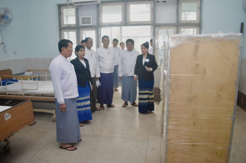 အလုပ်သမားဝန်ကြီးဌာန ပြည်ထောင်စုဝန်ကြီး ဦးခင်မောင်စိုး အလုပ်သမားဆေးရုံ(ထန်းတပင်)တွင် ကျောက်ကပ်သွေးသန့်စင်ဆေးကြောနိုင်ရေး စီမံဆောင်ရွက်လျက်ရှိမှုအား ကြည့်ရှုစစ်ဆေး
